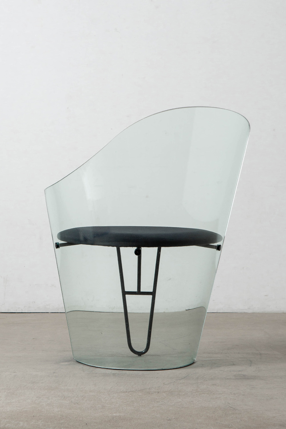 Bent Glass Chair,Glass ,Glass Furniture,ガラス,ガラスファニチャー,清澄白河,アンティークショップ,Antique,Vintage,Interior Design,アンティーク,ビンテージ,ヴィンテージ,家具,雑貨,インテリア,店舗什器,設計,インテリアデザイン,内装,什器,店舗設計,ギャラリー,ミッドセンチュリー,イタリア,ヴィンテージチェア, ,Vintage Chair,チェア