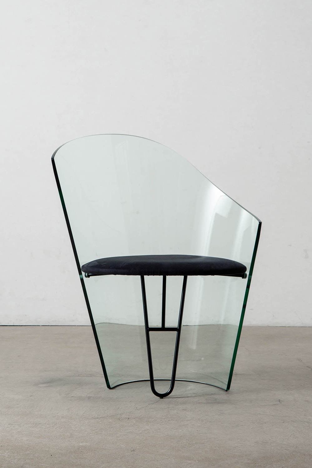 Bent Glass Chair,Glass ,Glass Furniture,ガラス,ガラスファニチャー,清澄白河,アンティークショップ,Antique,Vintage,Interior Design,アンティーク,ビンテージ,ヴィンテージ,家具,雑貨,インテリア,店舗什器,設計,インテリアデザイン,内装,什器,店舗設計,ギャラリー,ミッドセンチュリー,イタリア,ヴィンテージチェア, ,Vintage Chair,チェア