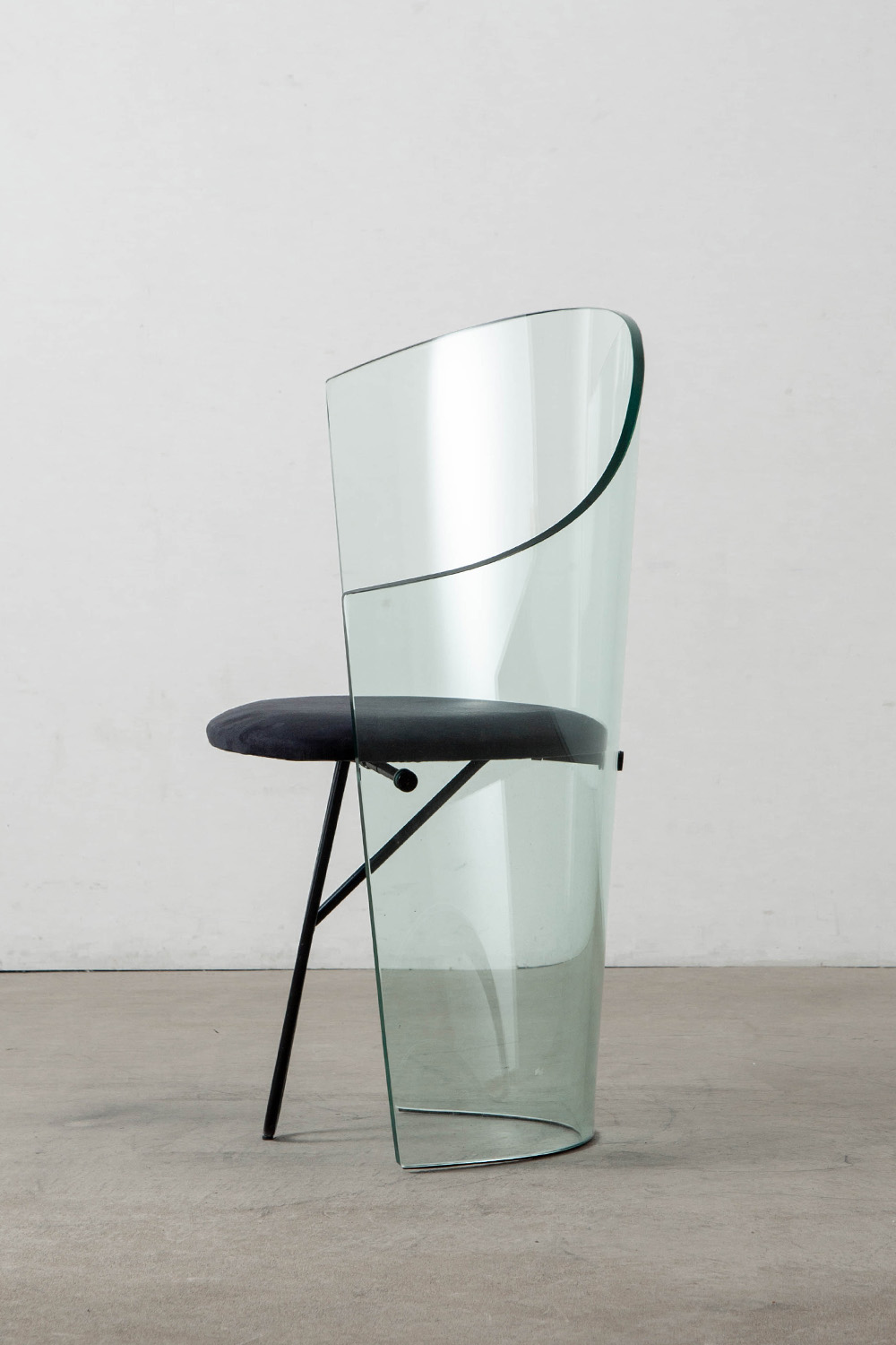 Bent Glass Chair,Glass ,Glass Furniture,ガラス,ガラスファニチャー,清澄白河,アンティークショップ,Antique,Vintage,Interior Design,アンティーク,ビンテージ,ヴィンテージ,家具,雑貨,インテリア,店舗什器,設計,インテリアデザイン,内装,什器,店舗設計,ギャラリー,ミッドセンチュリー,イタリア,ヴィンテージチェア, ,Vintage Chair,チェア