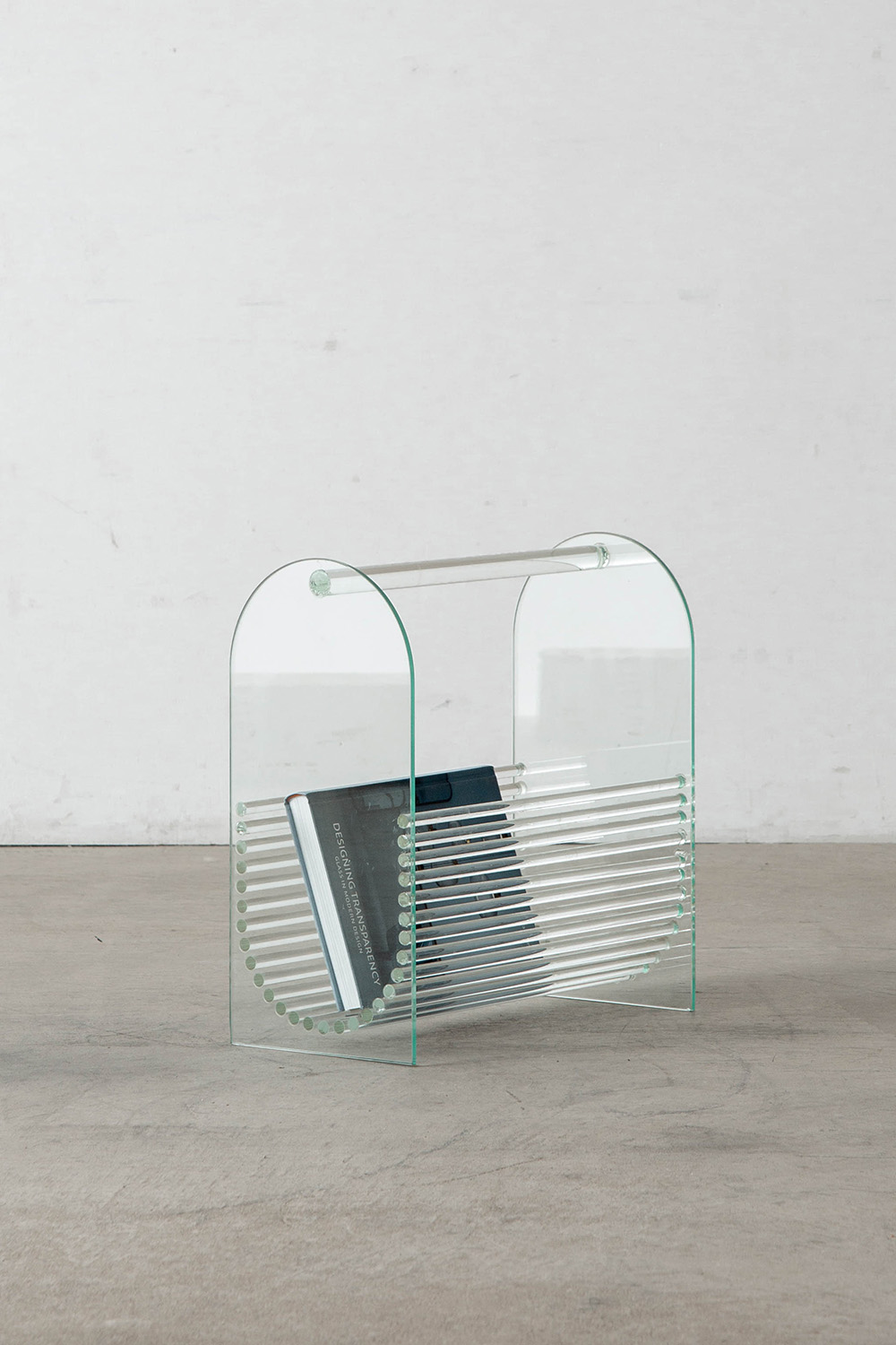 Marais International,Magazine rack,Glass,Glass Furniture,Italy,マレ・インターナショナル,マガジンラック,ガラス,ガラスファニチャー,イタリア,France,フランス,清澄白河,Antique,Vintage,Interior Design,stoop,topso,アンティーク,ビンテージ,ヴィンテージ,家具,雑貨,インテリア,店舗什器,設計,インテリアデザイン,内装,什器,店舗設計,ギャラリー,デザイナーズ家具,ショールーム