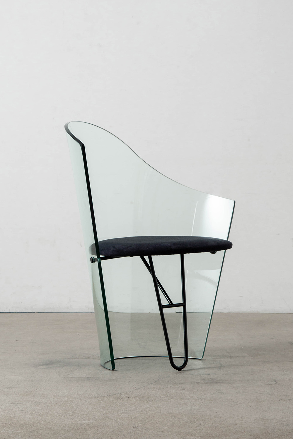 Bent Glass Chair,Glass ,Glass Furniture,ガラス,ガラスファニチャー,清澄白河,アンティークショップ,Antique,Vintage,Interior Design,アンティーク,ビンテージ,ヴィンテージ,家具,雑貨,インテリア,店舗什器,設計,インテリアデザイン,内装,什器,店舗設計,ギャラリー,ミッドセンチュリー,イタリア,ヴィンテージチェア, ,Vintage Chair,チェア
