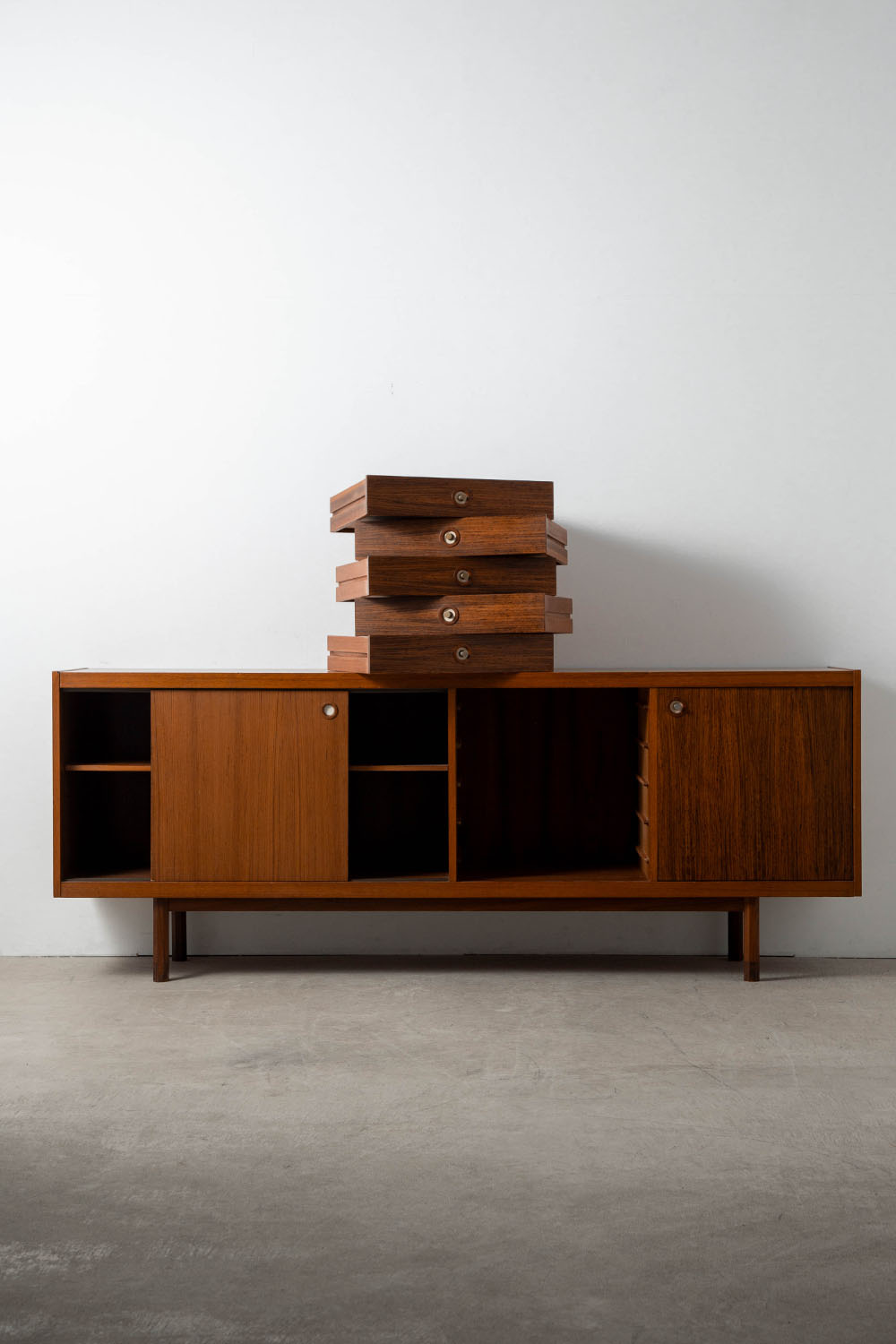 Sideboard,サイドボード,George Coslin,ジョージ・コスリン,3V Arredamenti,Italy,イタリア,清澄白河,Antique,Vintage,Interior Design,stoop,topso,アンティーク,ビンテージ,ヴィンテージ,家具,雑貨,インテリア,店舗什器,設計,インテリアデザイン,内装,什器,店舗設計,ギャラリー,デザイナーズ家具,ショールーム