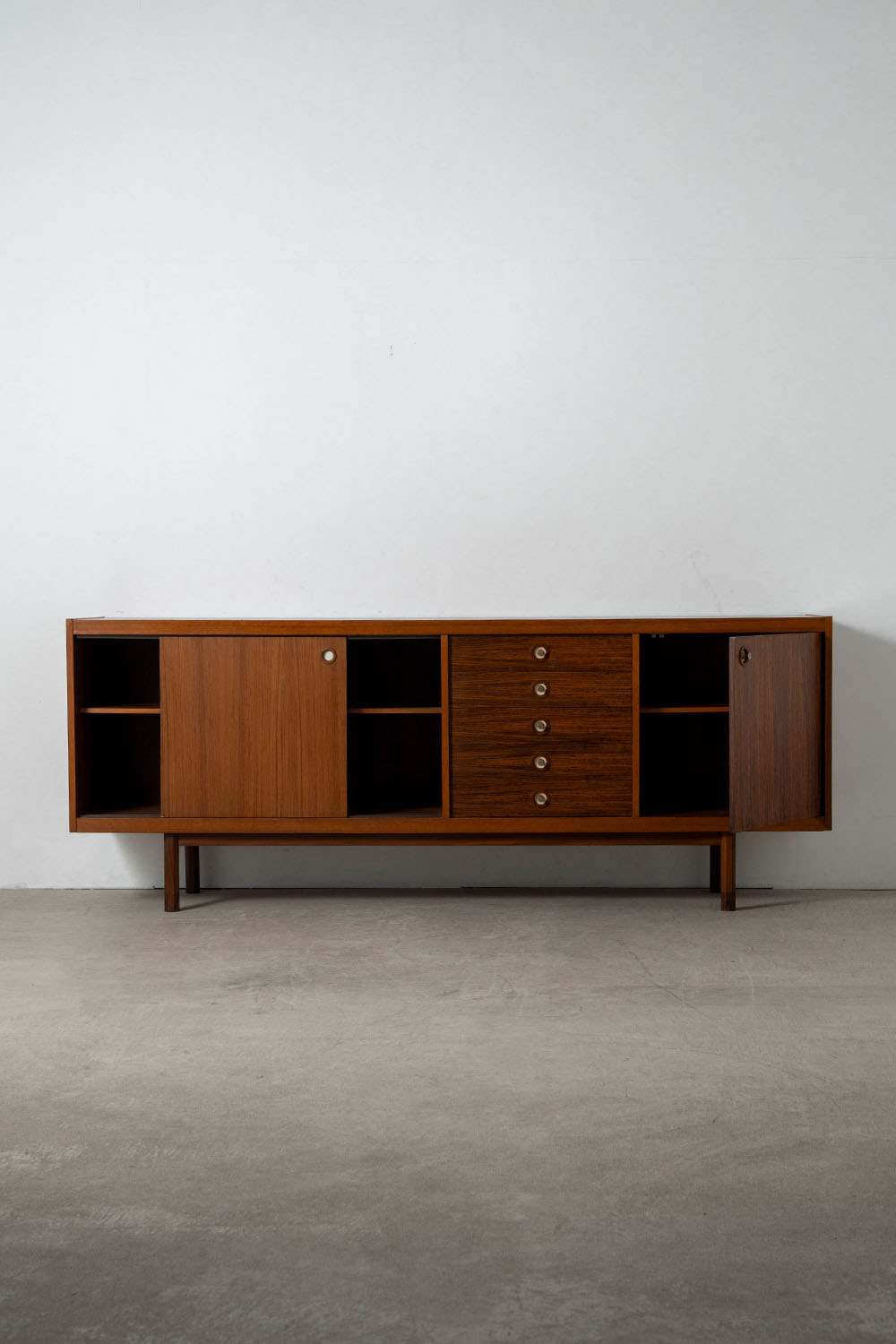 Sideboard,サイドボード,George Coslin,ジョージ・コスリン,3V Arredamenti,Italy,イタリア,清澄白河,Antique,Vintage,Interior Design,stoop,topso,アンティーク,ビンテージ,ヴィンテージ,家具,雑貨,インテリア,店舗什器,設計,インテリアデザイン,内装,什器,店舗設計,ギャラリー,デザイナーズ家具,ショールーム