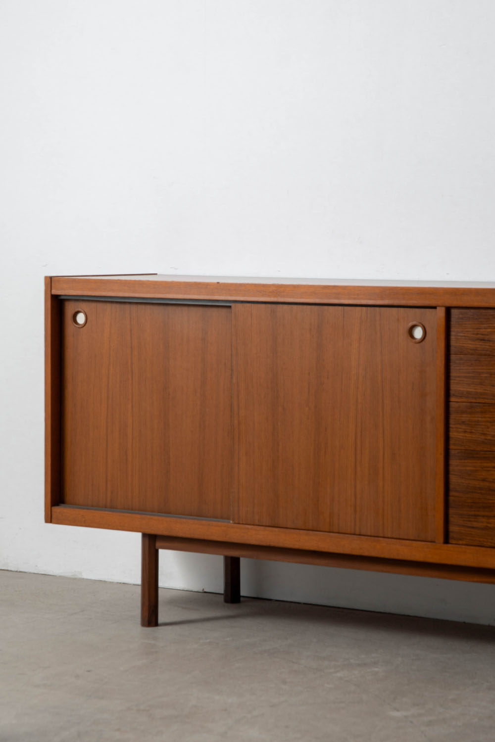 Sideboard,サイドボード,George Coslin,ジョージ・コスリン,3V Arredamenti,Italy,イタリア,清澄白河,Antique,Vintage,Interior Design,stoop,topso,アンティーク,ビンテージ,ヴィンテージ,家具,雑貨,インテリア,店舗什器,設計,インテリアデザイン,内装,什器,店舗設計,ギャラリー,デザイナーズ家具,ショールーム