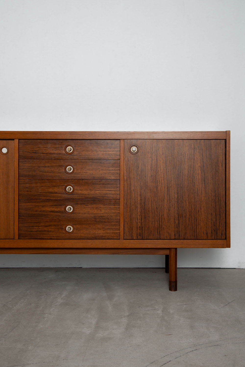 Sideboard,サイドボード,George Coslin,ジョージ・コスリン,3V Arredamenti,Italy,イタリア,清澄白河,Antique,Vintage,Interior Design,stoop,topso,アンティーク,ビンテージ,ヴィンテージ,家具,雑貨,インテリア,店舗什器,設計,インテリアデザイン,内装,什器,店舗設計,ギャラリー,デザイナーズ家具,ショールーム
