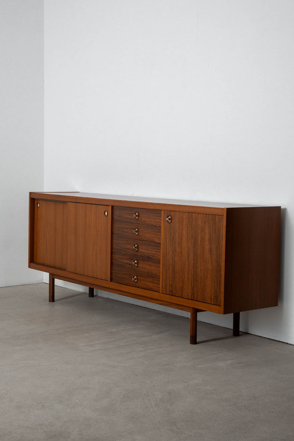 Sideboard,サイドボード,George Coslin,ジョージ・コスリン,3V Arredamenti,Italy,イタリア,清澄白河,Antique,Vintage,Interior Design,stoop,topso,アンティーク,ビンテージ,ヴィンテージ,家具,雑貨,インテリア,店舗什器,設計,インテリアデザイン,内装,什器,店舗設計,ギャラリー,デザイナーズ家具,ショールーム
