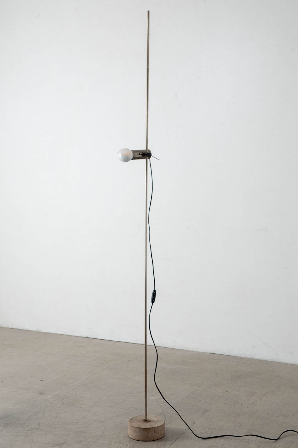 Agnoli 387 Floor Lamp by Tito Agnoli for Oluce in Chrome and Travertine