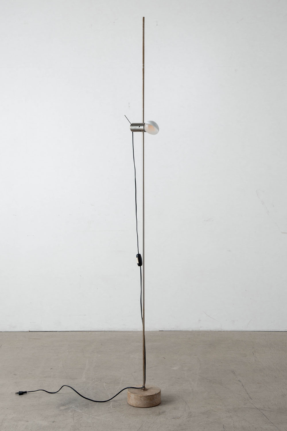 Agnoli 387 Floor Lamp by Tito Agnoli for Oluce in Chrome and Travertine