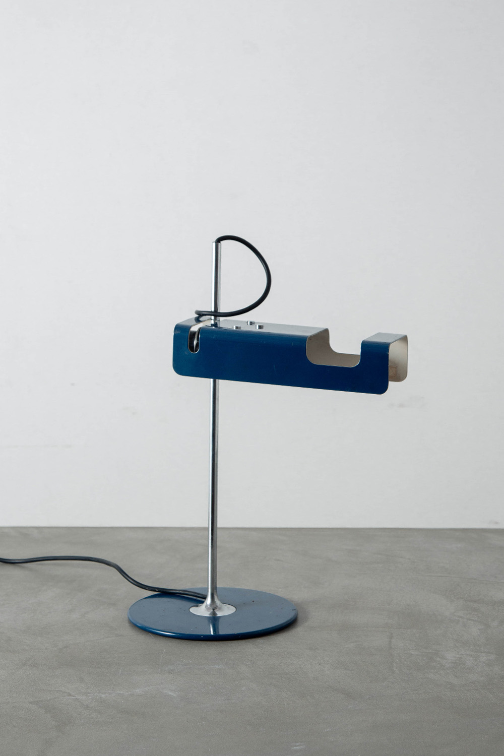 Spider Table Lamp by Joe Colombo for Oluce in Steel and White