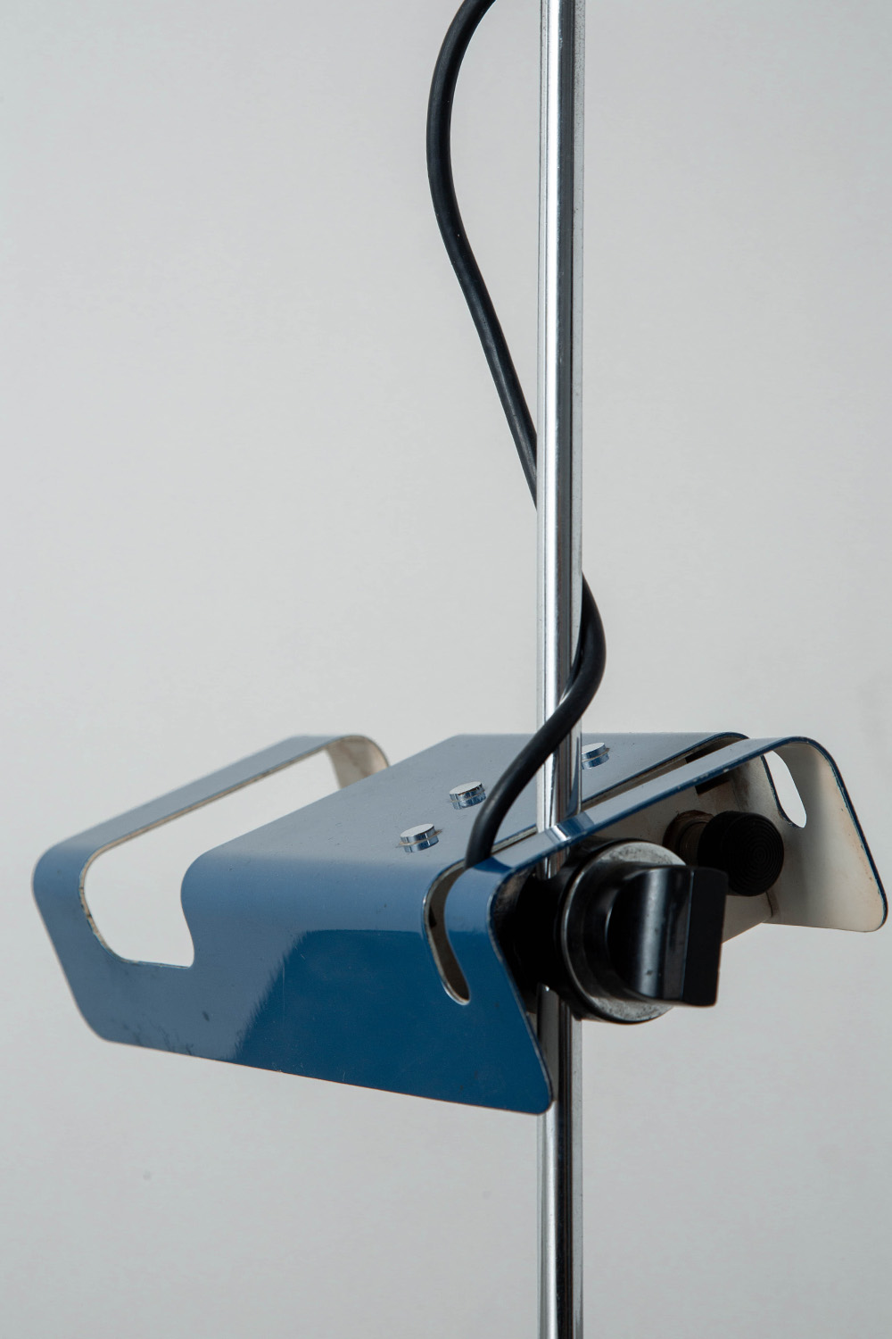 Spider Table Lamp by Joe Colombo for Oluce in Steel and White