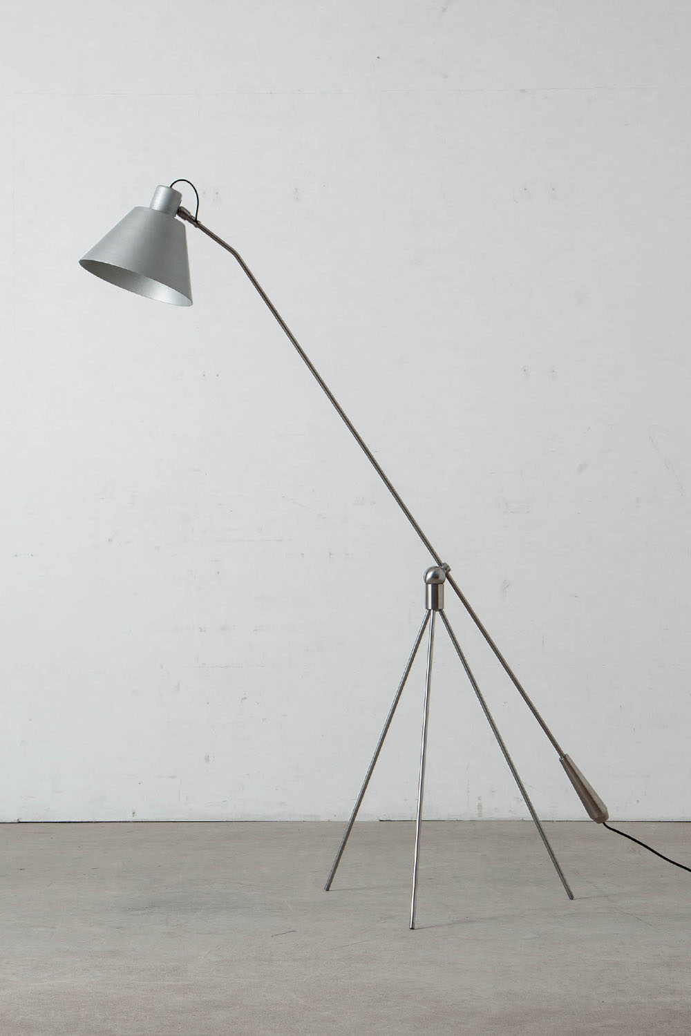 Magneto Floor Lamp by Henk Fillekes for Pastoe in Aluminum