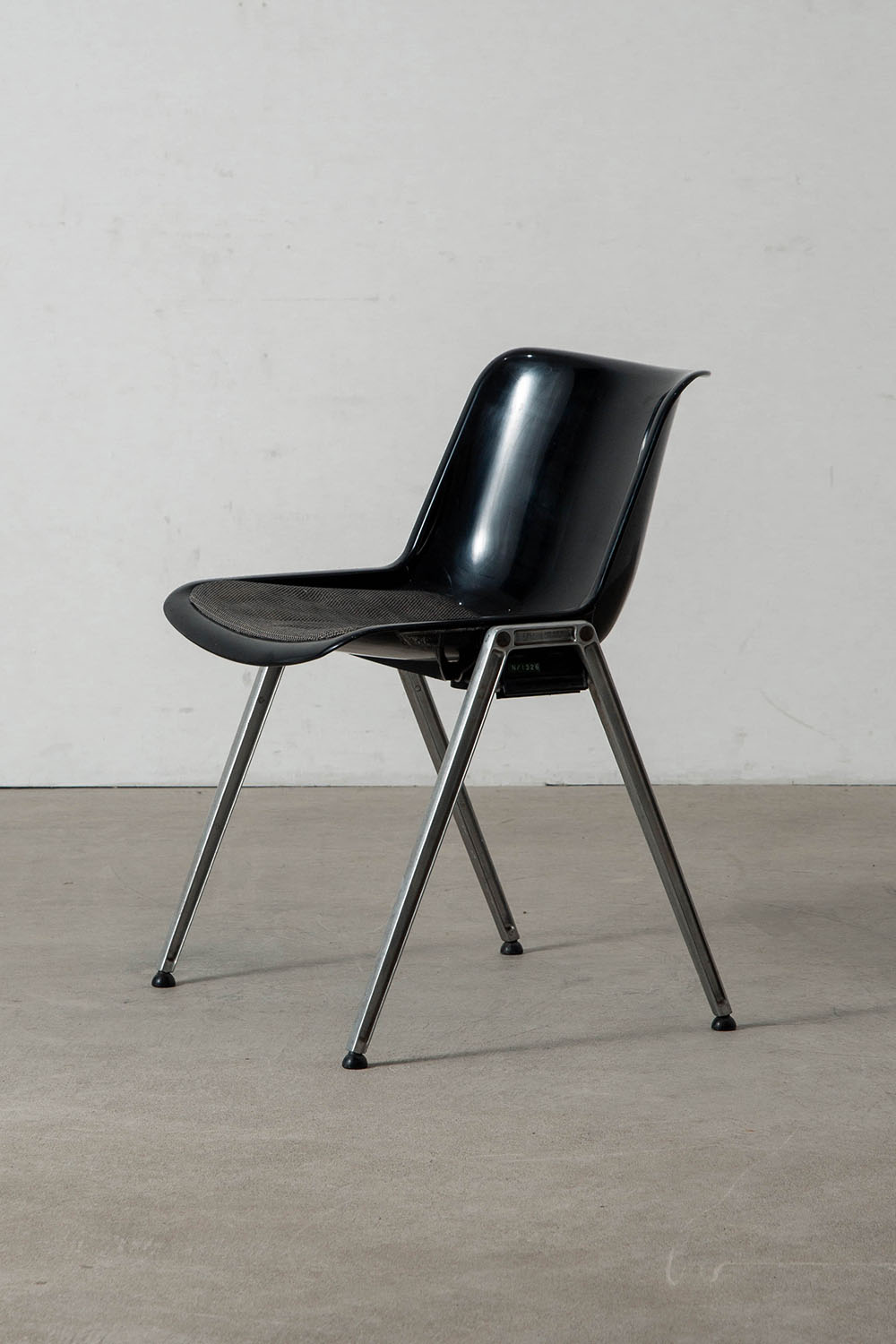 Modus Chair by Osvaldo Borsani for Tecno in Fabric , Plastic and Alminium