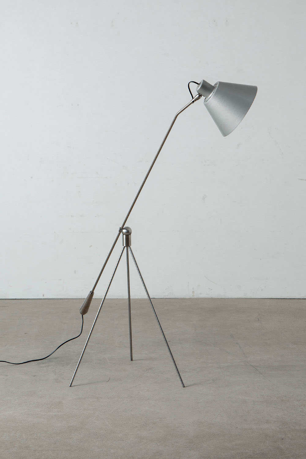 Magneto Floor Lamp by Henk Fillekes for Pastoe in Aluminum