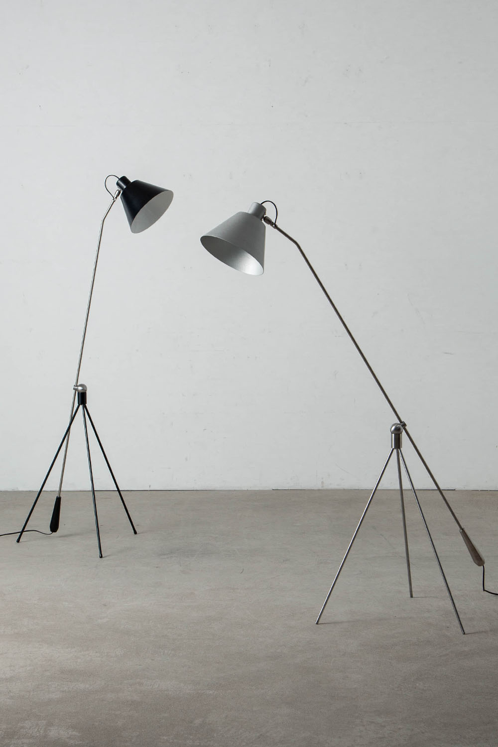 Magneto Floor Lamp by Henk Fillekes for Pastoe in Aluminum
