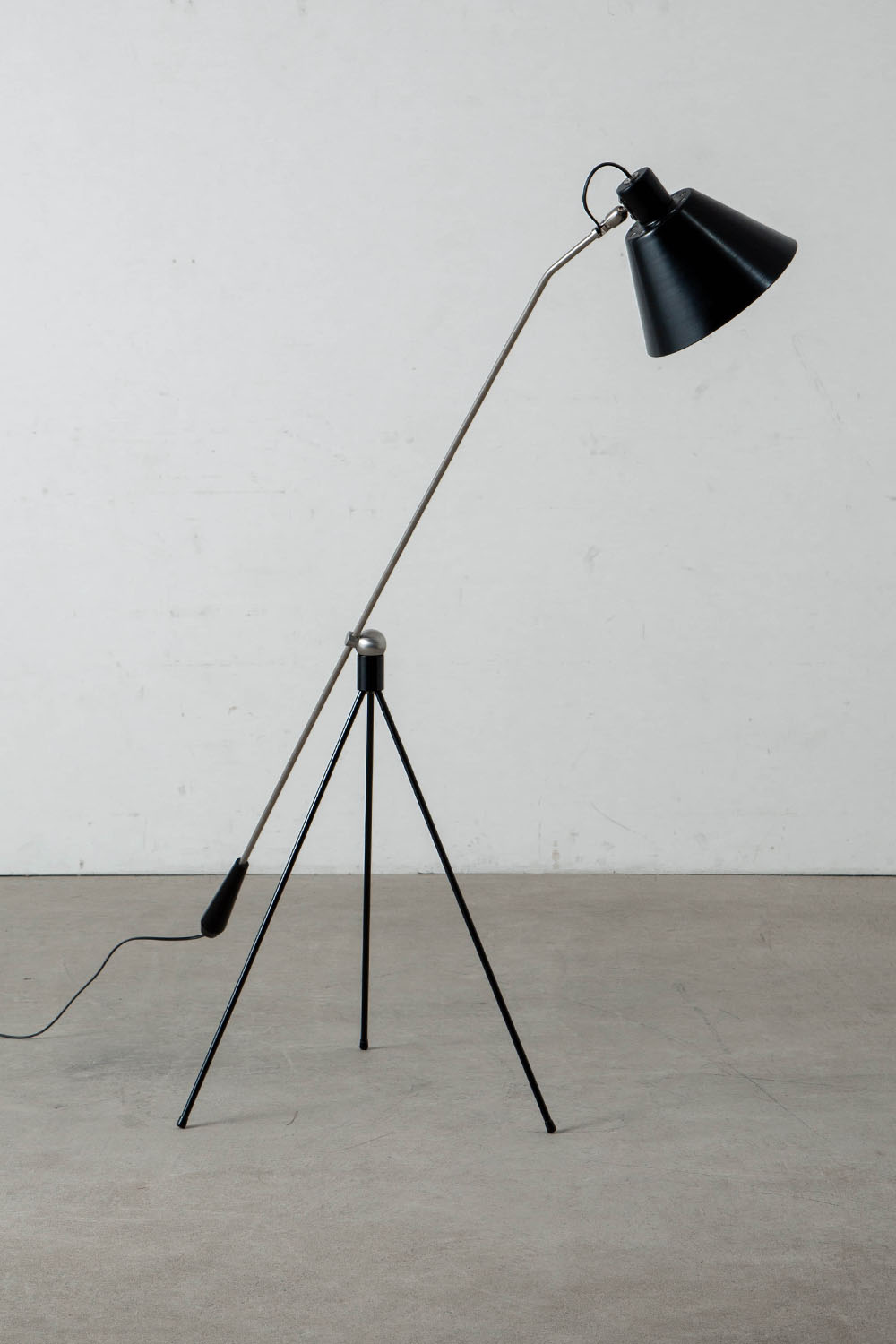 Magneto Floor Lamp by Henk Fillekes for Pastoe in Aluminum