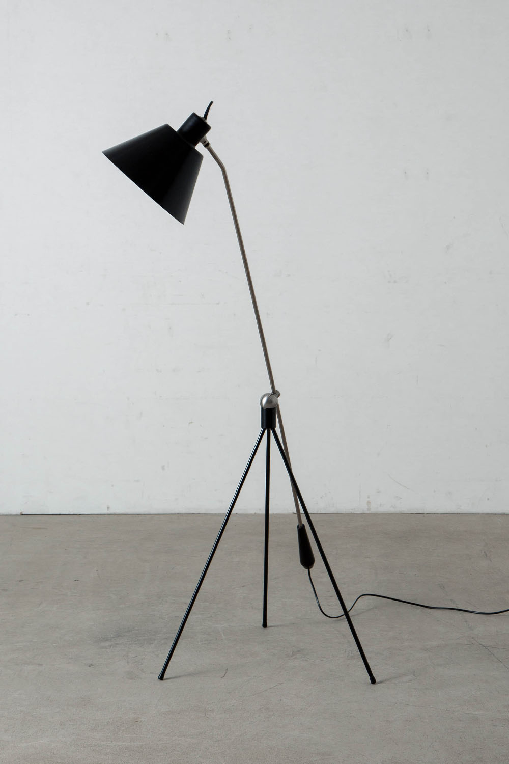 Magneto Floor Lamp by Henk Fillekes for Pastoe in Aluminum
