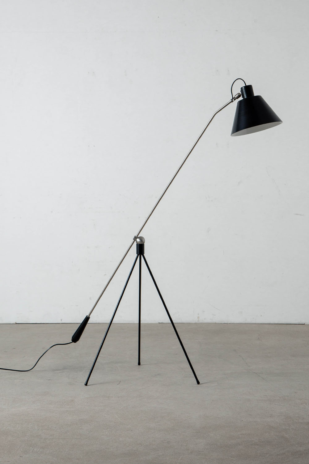 Magneto Floor Lamp by Henk Fillekes for Pastoe in Aluminum