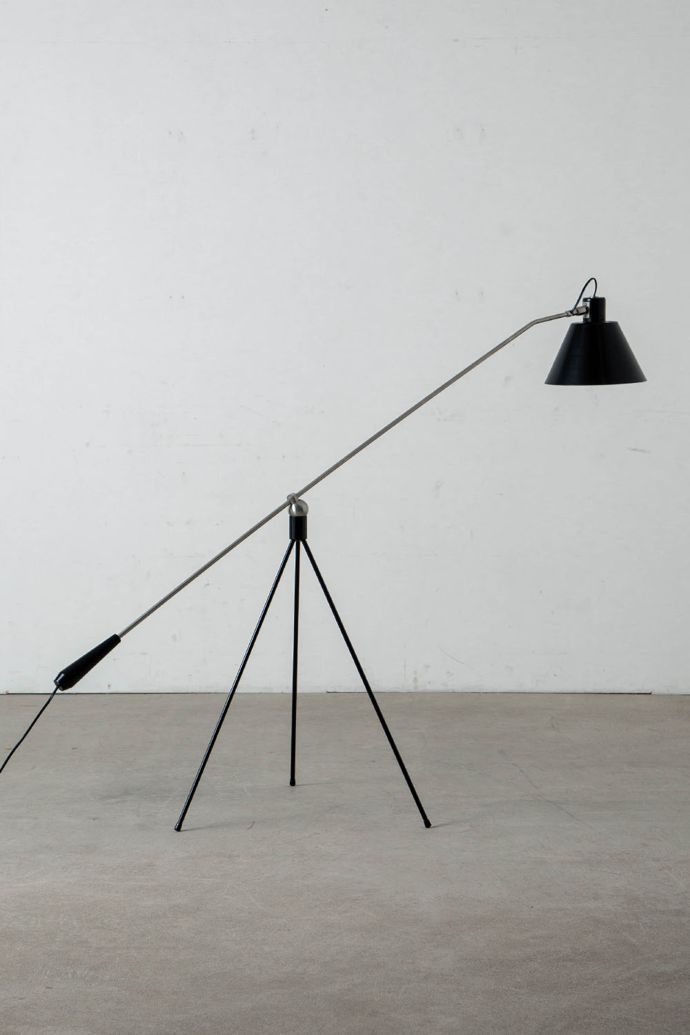 Magneto Floor Lamp by Henk Fillekes for Pastoe in Aluminum