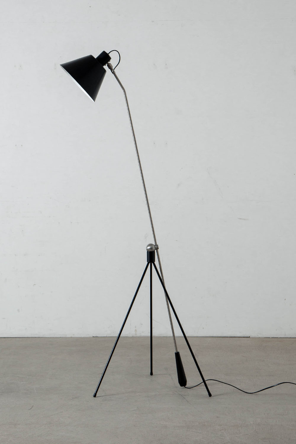 Magneto Floor Lamp by Henk Fillekes for Pastoe in Aluminum