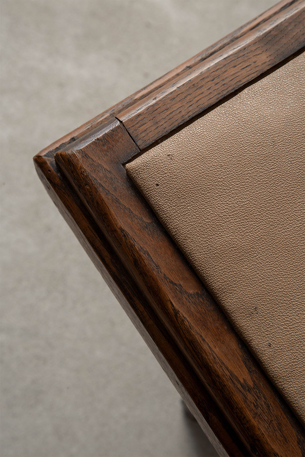 Stool in Wood and Leather