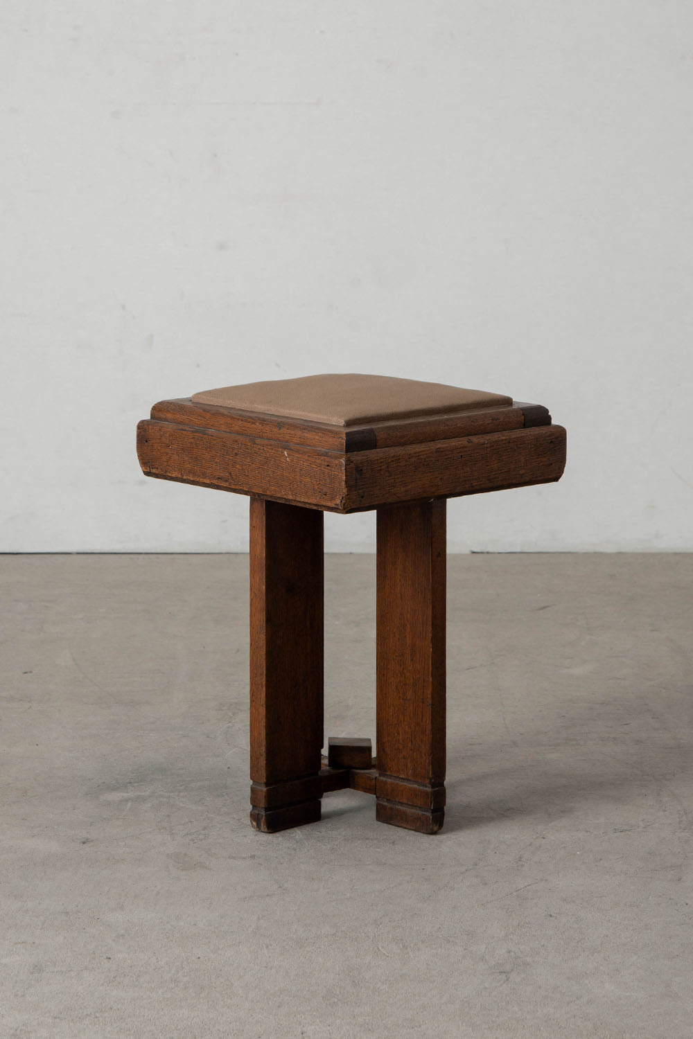 Stool in Wood and Leather