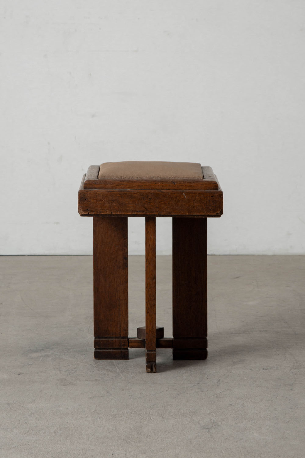 Stool in Wood and Leather