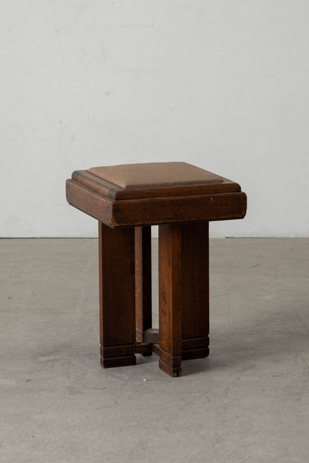 Stool in Wood and Leather