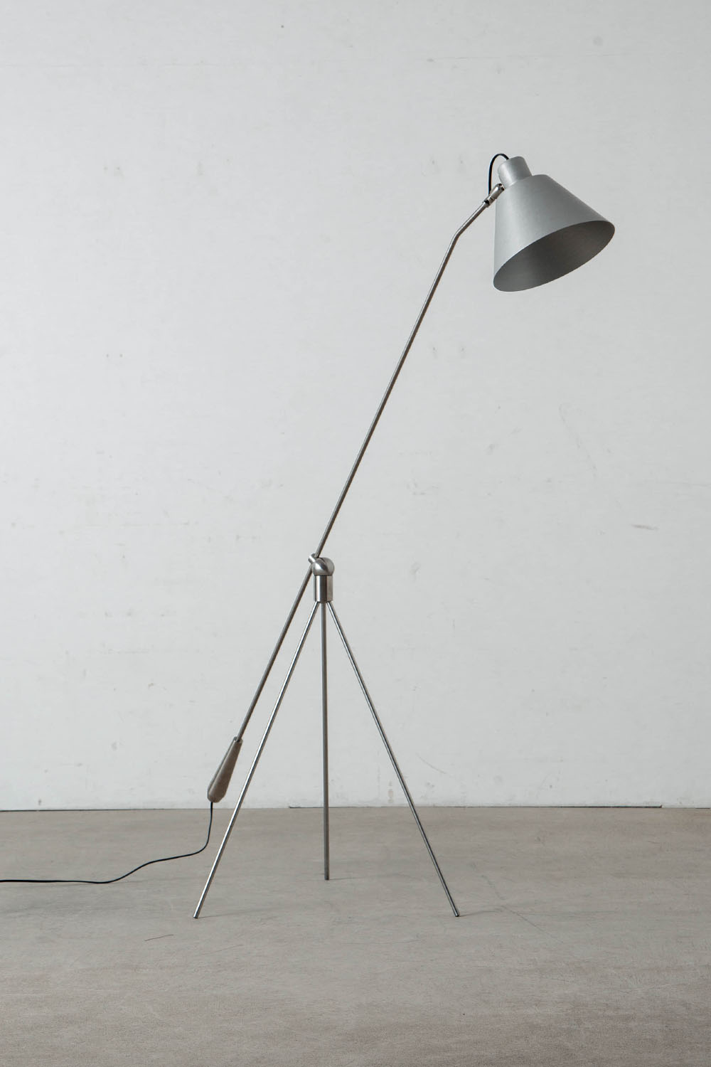 Magneto Floor Lamp by Henk Fillekes for Pastoe in Aluminum