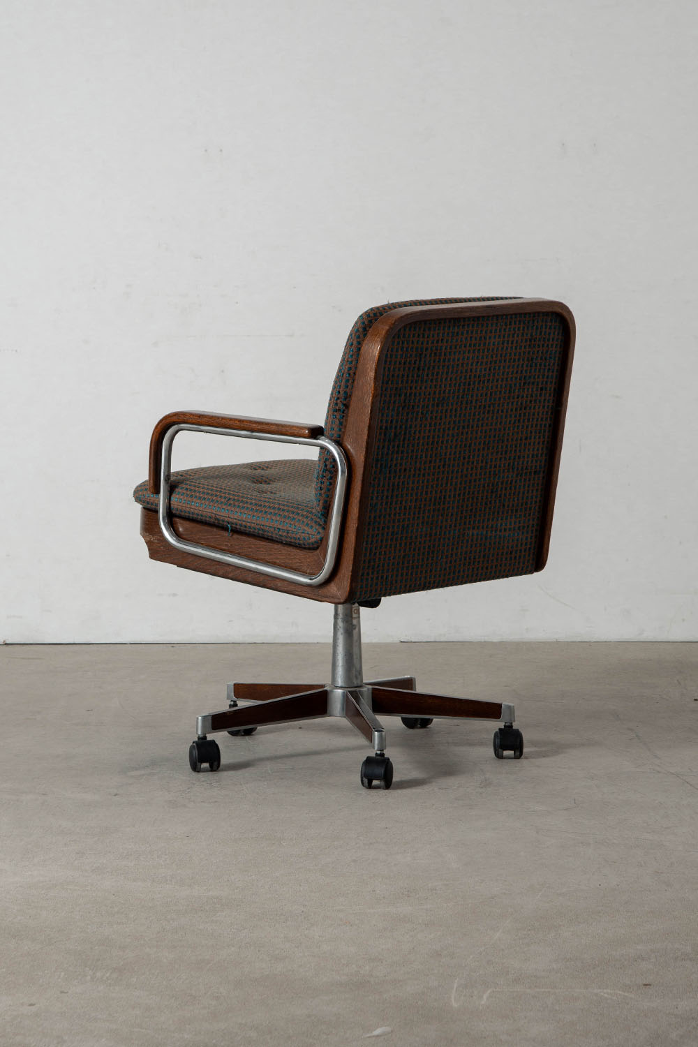 Office Chair for AG Barcelona in Fabric , Chrome and Wood