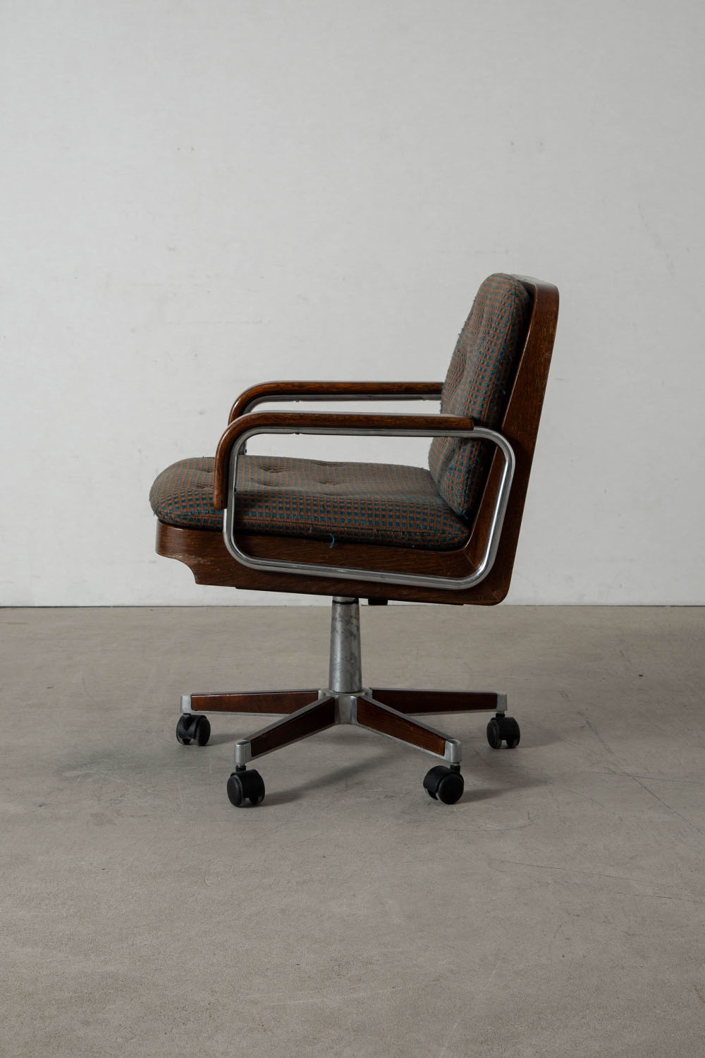 Office Chair for AG Barcelona in Fabric , Chrome and Wood