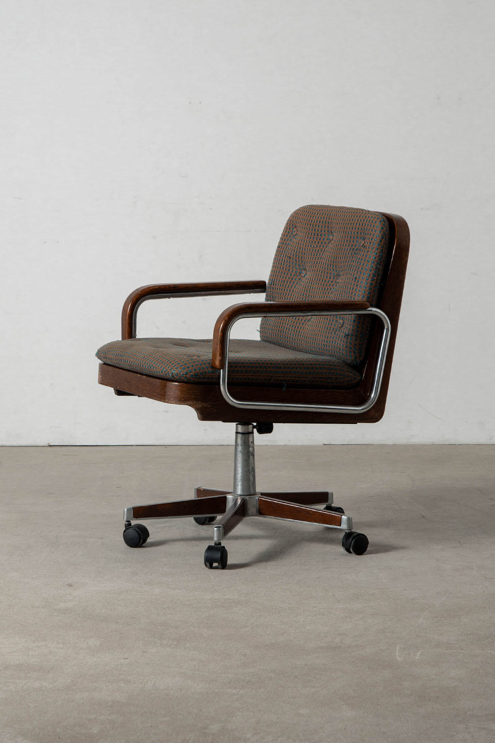 Office Chair for AG Barcelona in Fabric , Chrome and Wood