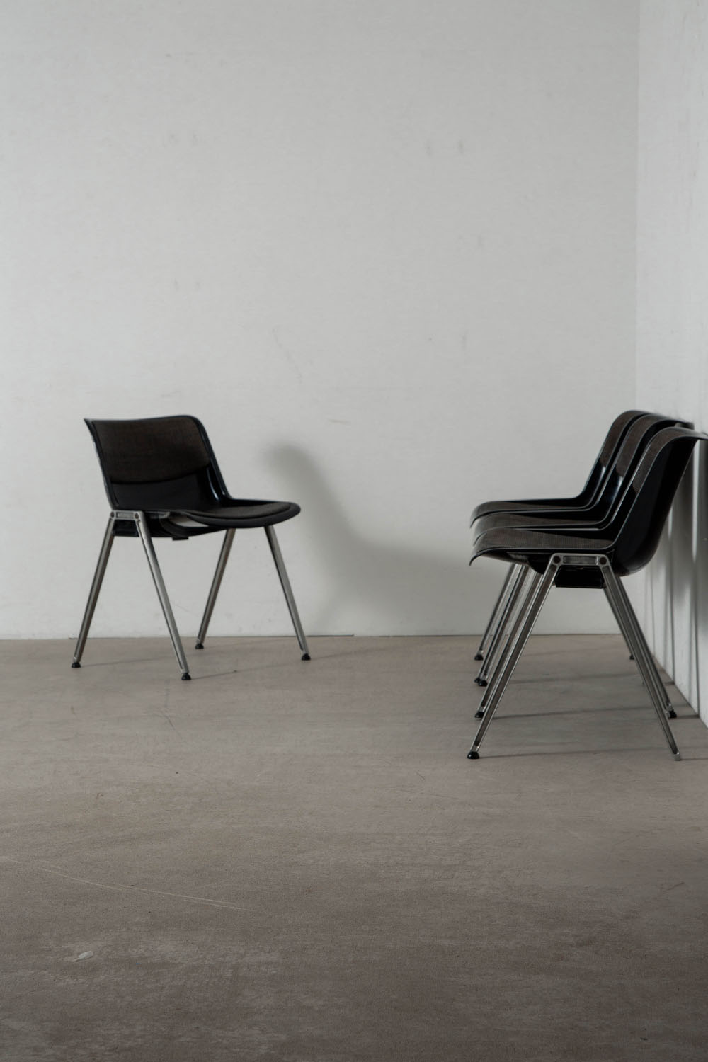 Modus Chair by Osvaldo Borsani for Tecno in Fabric , Plastic and Alminium