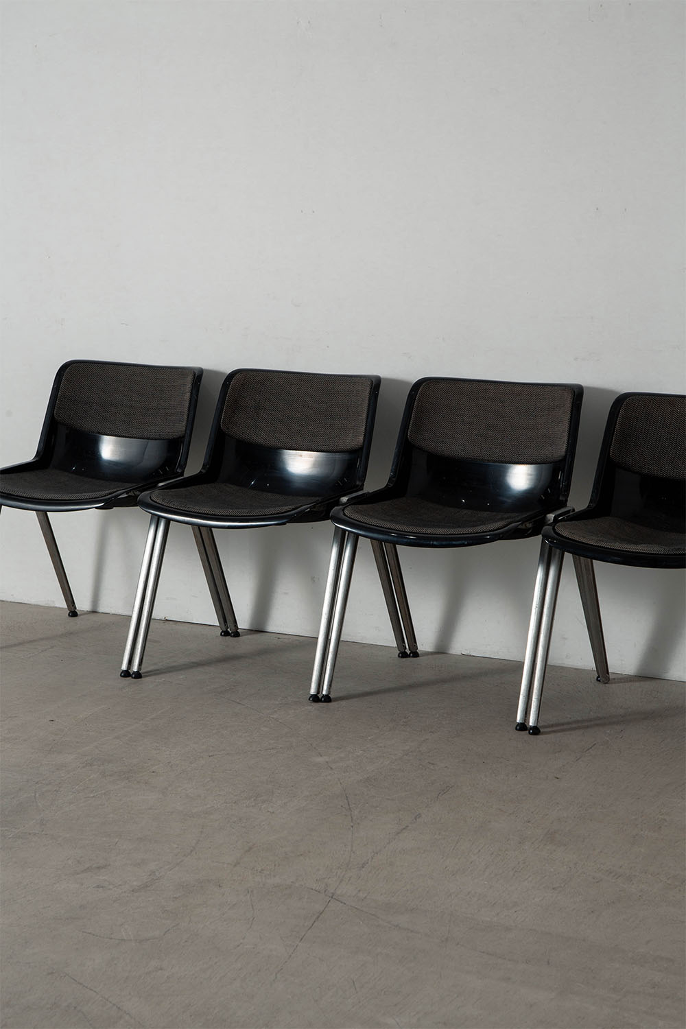 Modus Chair by Osvaldo Borsani for Tecno in Fabric , Plastic and Alminium