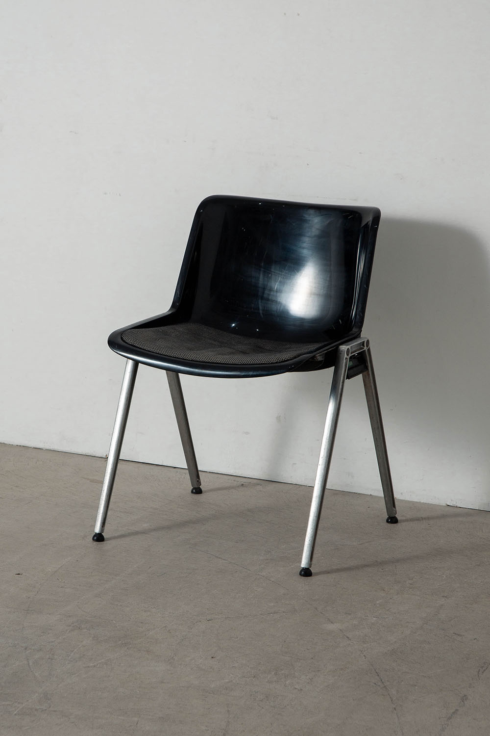 Modus Chair by Osvaldo Borsani for Tecno in Fabric , Plastic and Alminium