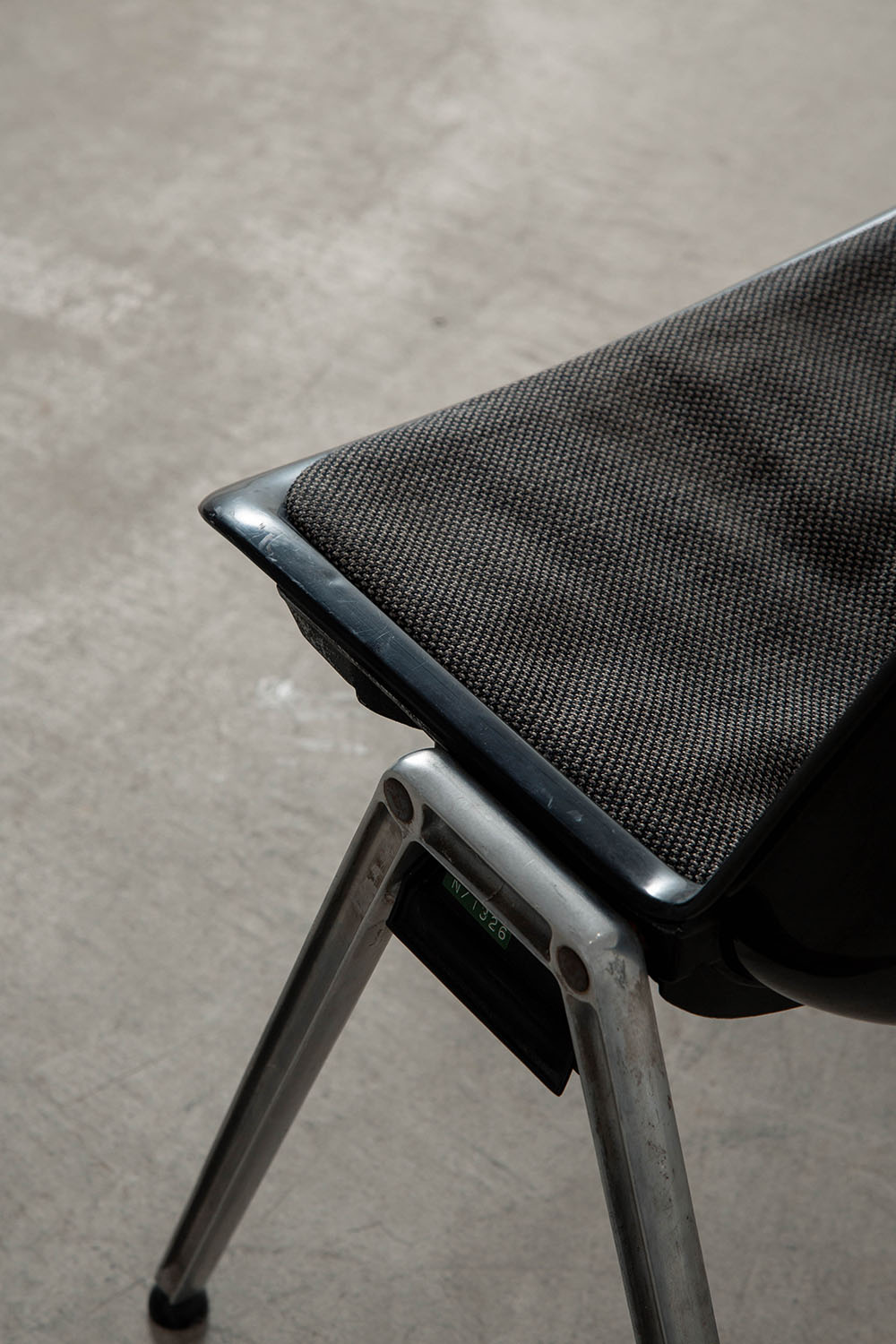 Modus Chair by Osvaldo Borsani for Tecno in Fabric , Plastic and Alminium