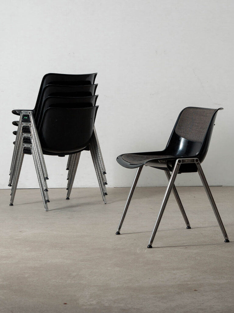 Modus Chair by Osvaldo Borsani for Tecno in Fabric , Plastic and Alminium