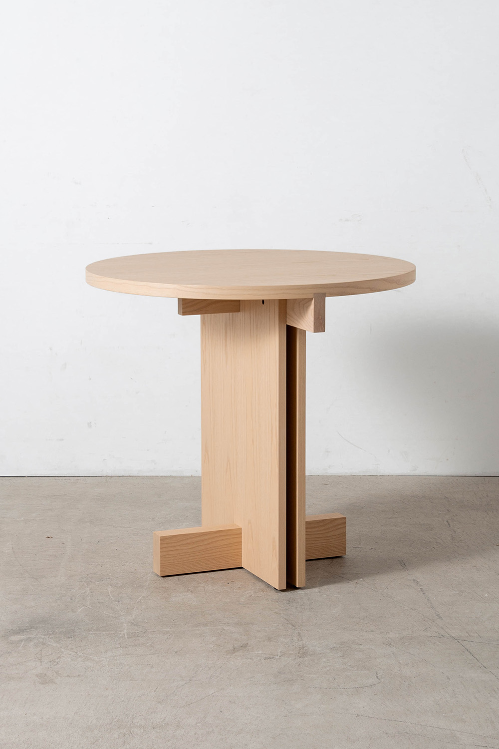 Rak Bistro Table φ80 by Francesc Rifé for Kendo in Natural Ash