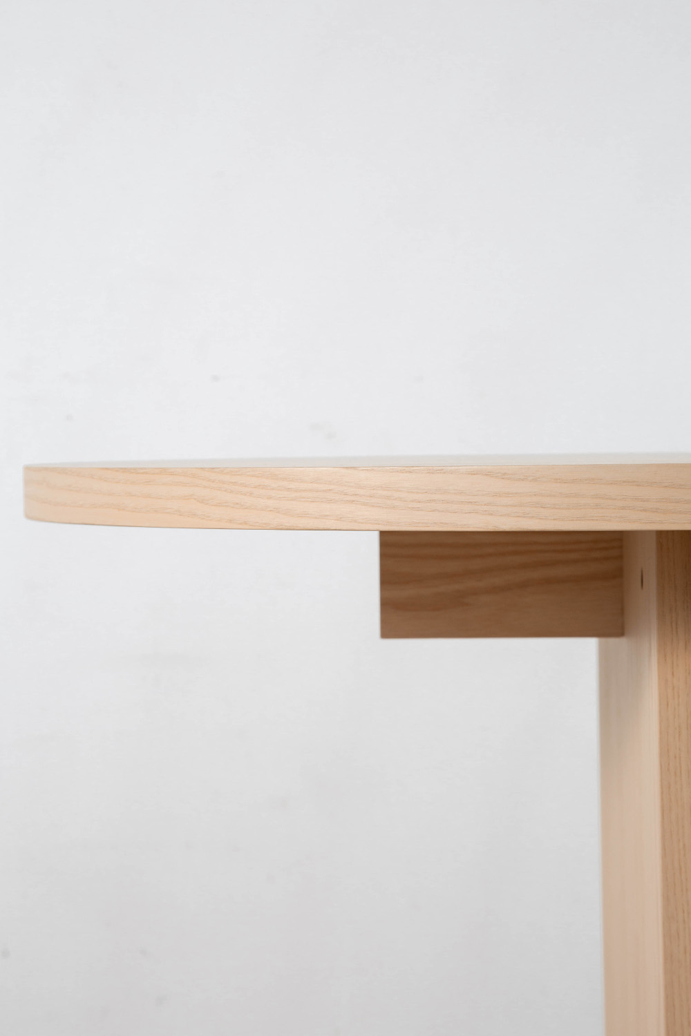 Rak Bistro Table φ80 by Francesc Rifé for Kendo in Natural Ash