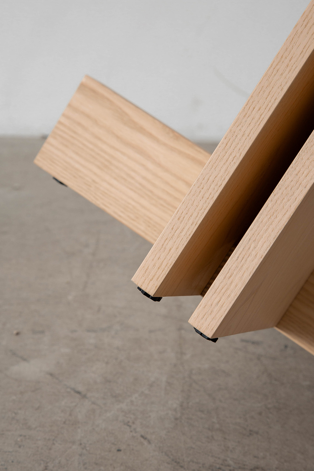Rak Bistro Table φ80 by Francesc Rifé for Kendo in Natural Ash