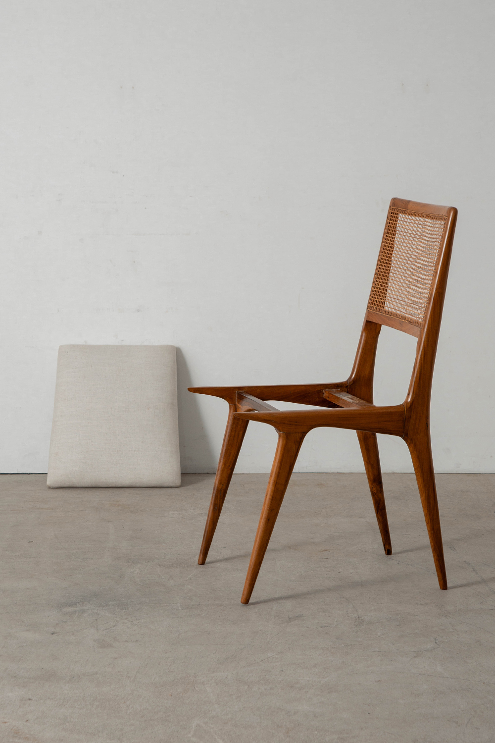 Dining Chair for Hall. Móveis e Decorações in Wood , Fabric and Rattan