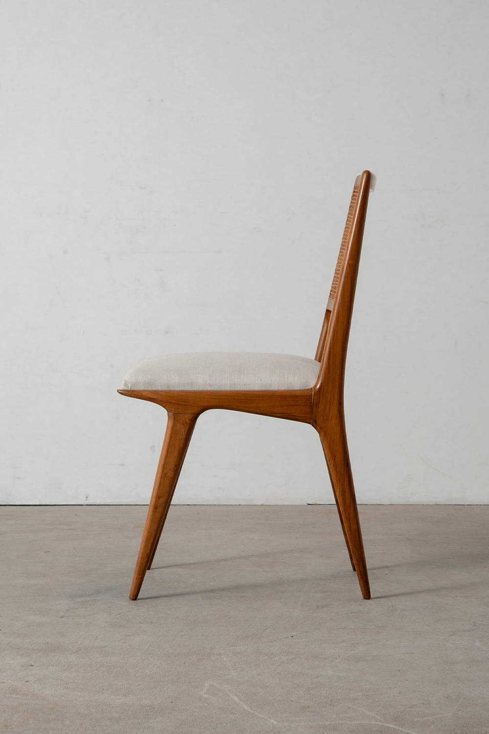 Dining Chair for Hall. Móveis e Decorações in Wood , Fabric and Rattan