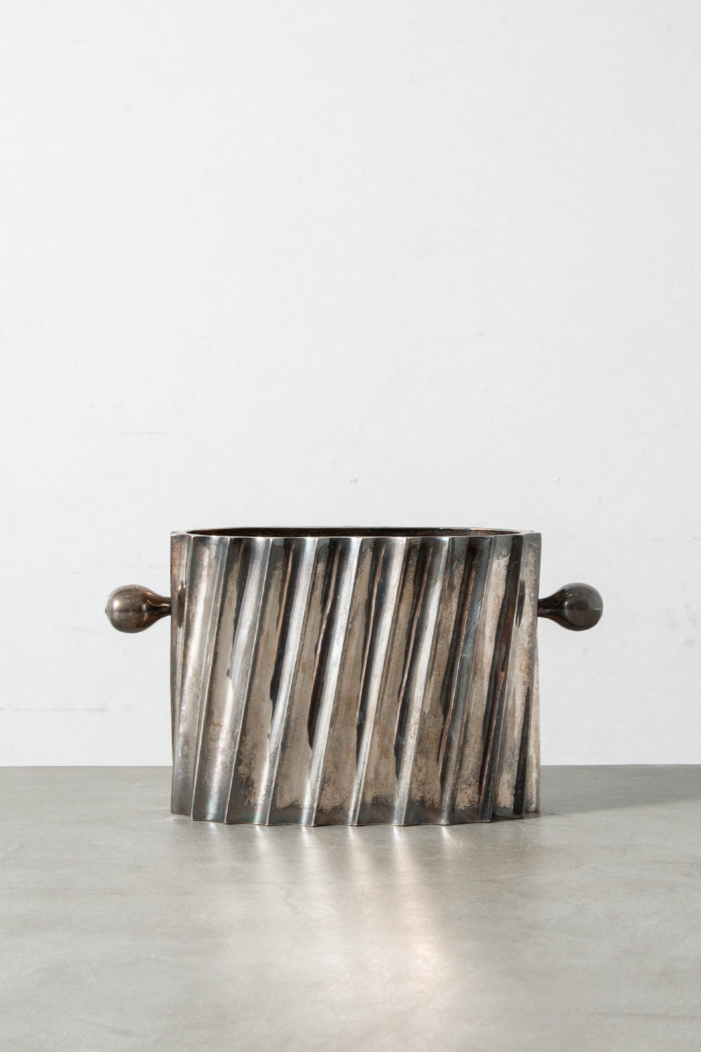 Wine Cooler in Metal