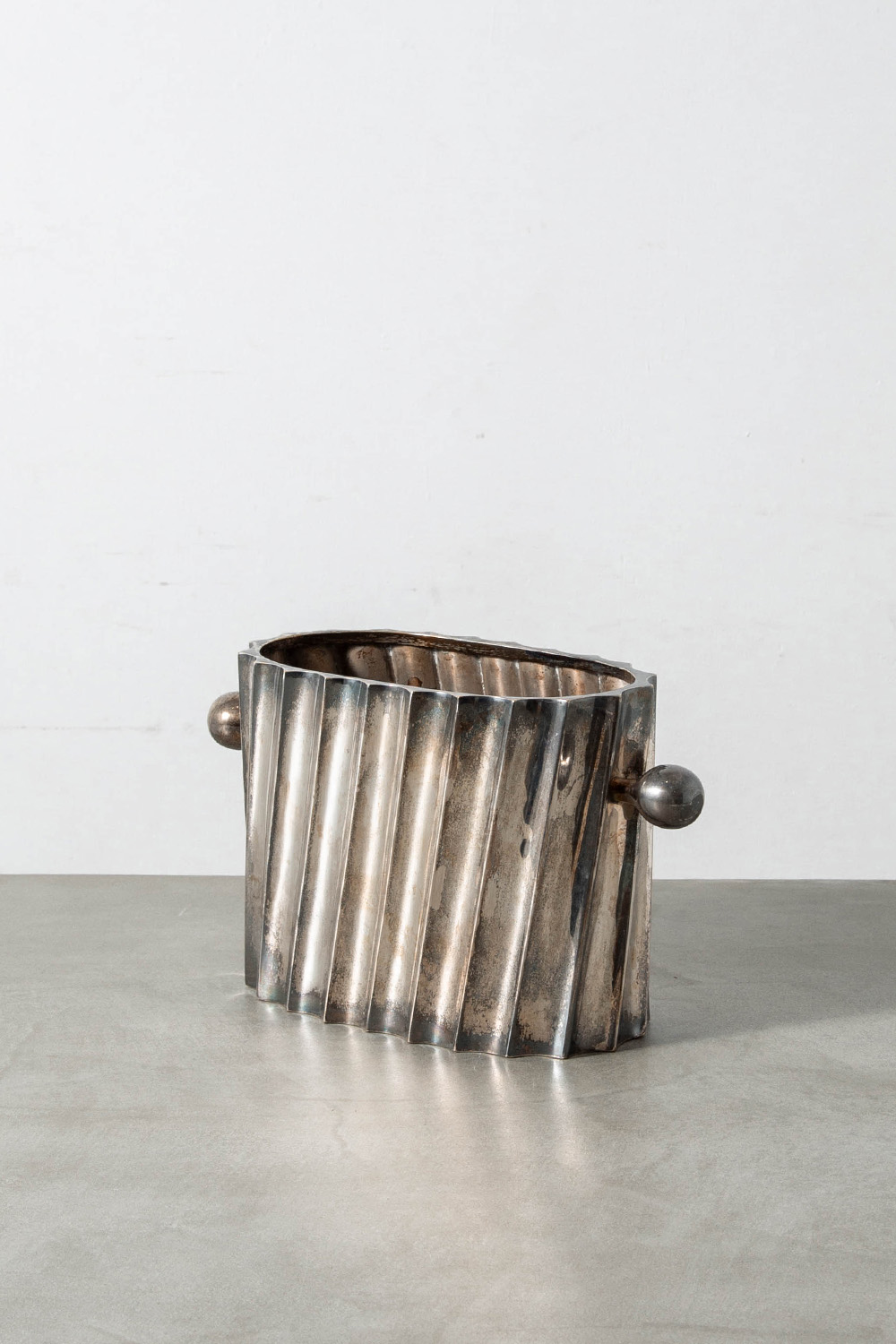 Wine Cooler in Metal