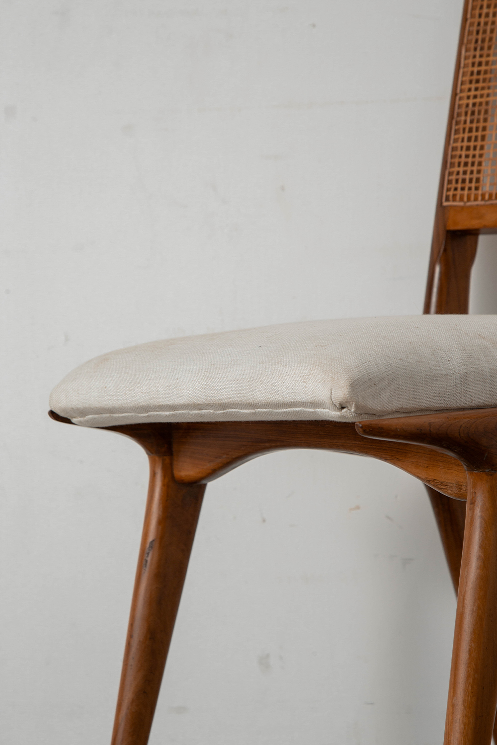 Dining Chair for Hall. Móveis e Decorações in Wood , Fabric and Rattan