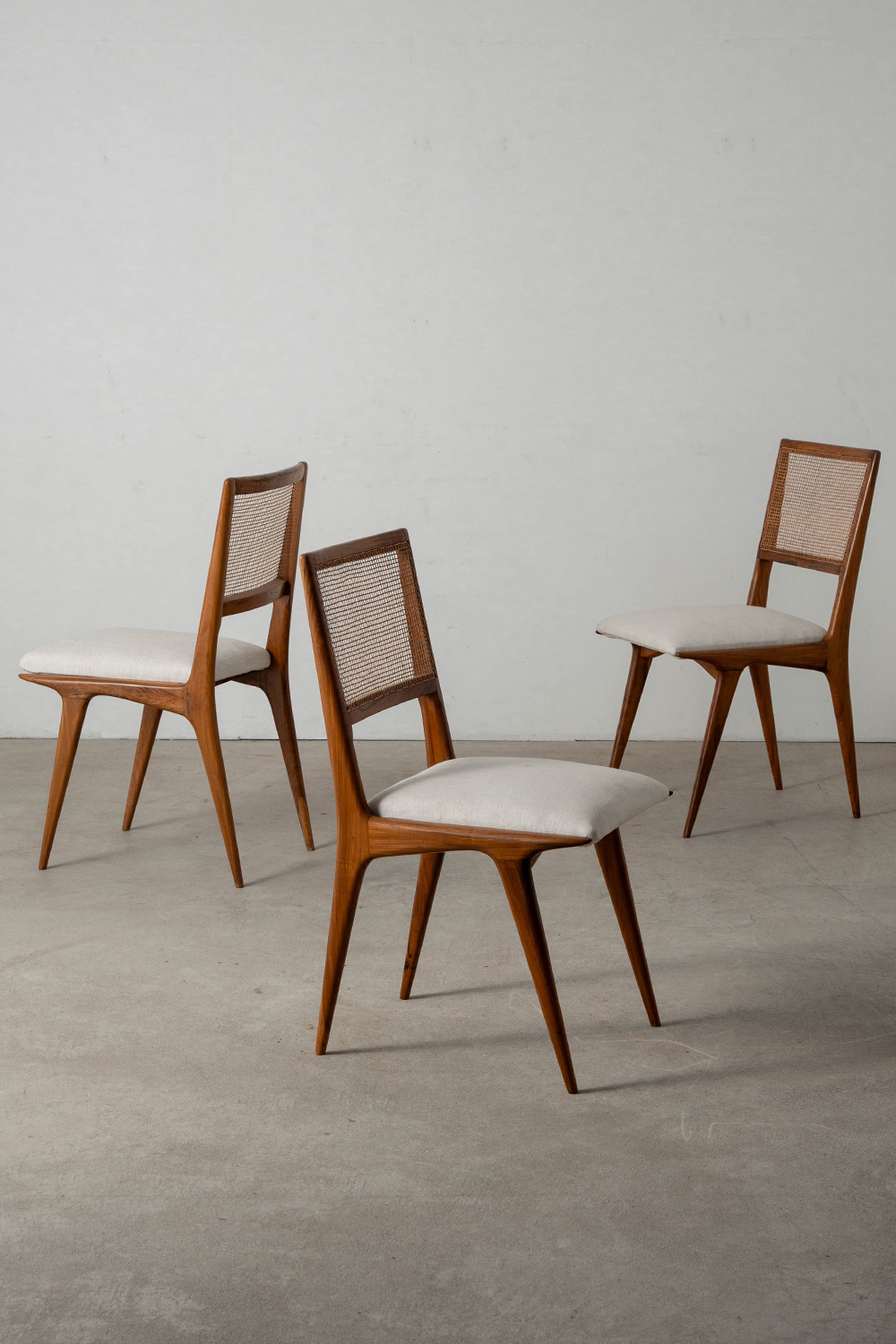 Dining Chair for Hall. Móveis e Decorações in Wood , Fabric and Rattan
