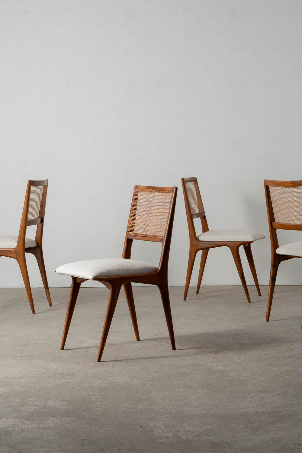 Dining Chair for Hall. Móveis e Decorações in Wood , Fabric and Rattan