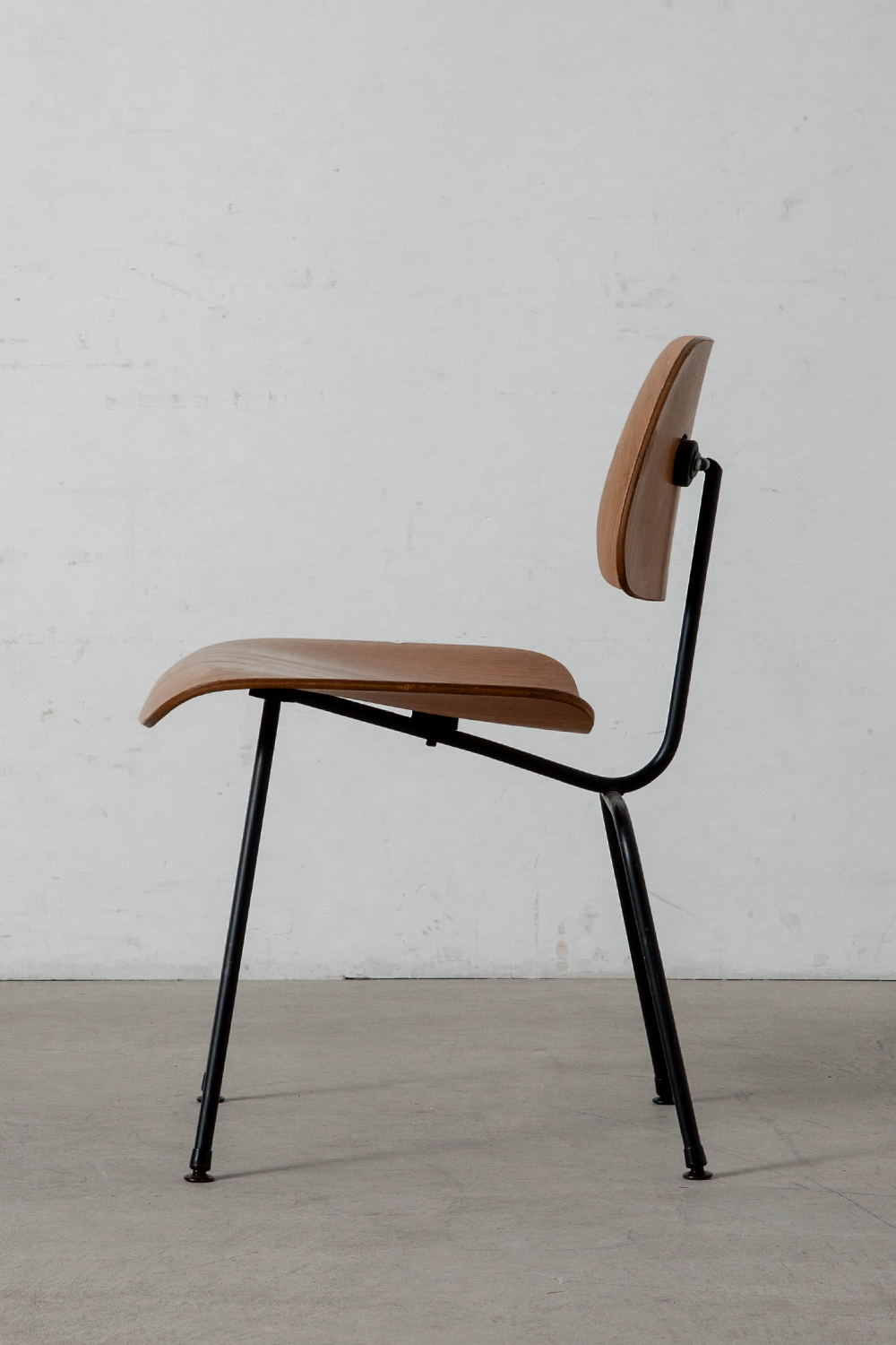 DCM Chair by Charles & Ray Eames for Herman Miller in Plywood and Metal