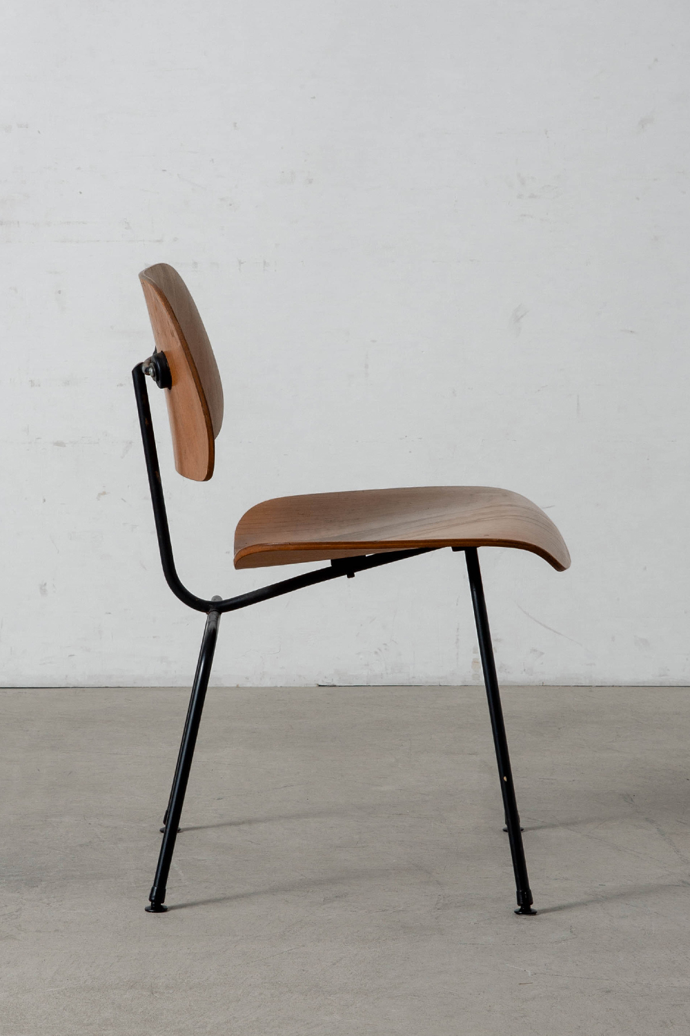 DCM Chair by Charles & Ray Eames for Herman Miller in Plywood and Metal