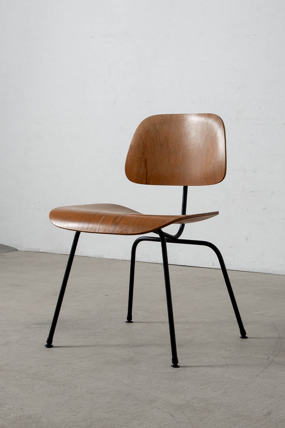 DCM Chair by Charles & Ray Eames for Herman Miller in Plywood and Metal