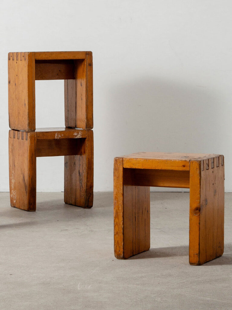 Stool in Wood